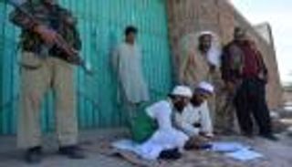 إحصاء السكان في باكستان.. مهمة بين خطوط النار (صور)