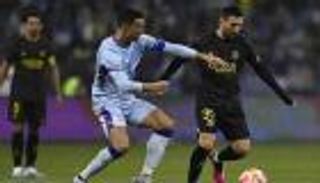 الندية مستمرة.. راتب رونالدو يقرب ميسي من الدوري السعودي