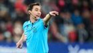 من هو حكم كلاسيكو برشلونة وريال مدريد؟ عدو كريستيانو رونالدو