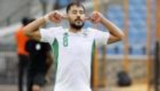 عكس التيار.. بلايلي يمهد لمفاجأة قادمة في معسكر الجزائر