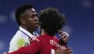 بعدما فضله على ميسي.. فينيسيوس يفاجئ "الساحر" محمد صلاح