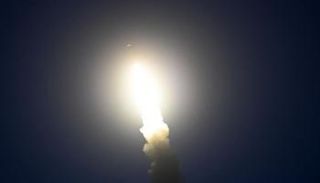 الصاروخ لونغ مارش-11 الذي يحمل القمر الاصطناعي