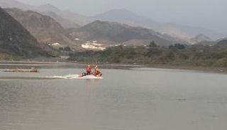 لحظة انتشال أطفال مشلحة في السعودية 