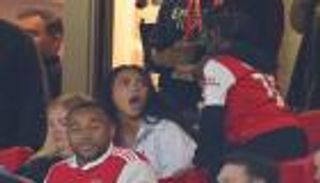 سر ظهور كيم كارداشيان المفاجئ في ليلة وداع أرسنال الأوروبي (صور)