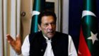 قاض باكستاني ينزع فتيل أزمة عمران خان قبل الانفجار.. إلى حين