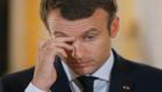 حكومة ماكرون.. بين مطرقة الاحتجاجات وسندان "سحب الثقة"