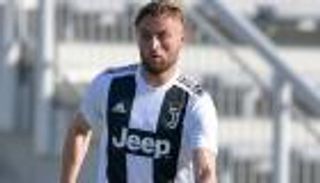 أغرب بطاقة حمراء.. "نداء الطبيعة" يورط لاعب يوفنتوس السابق