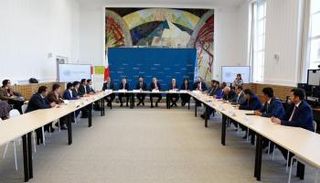 جانب من اجتماعات الأطراف اليمنية برعاية أممية