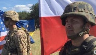 جنديان بولندي وأمريكي- أرشيفية
