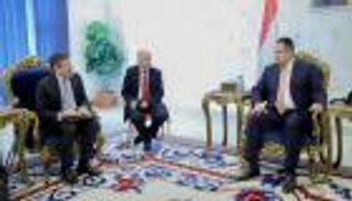 استهداف الموانئ وقطع الطرق.. حكومة اليمن تكشف الوجه الآخر لحرب الحوثي