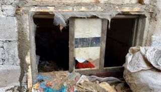 منزل دمرته السيول بتعز