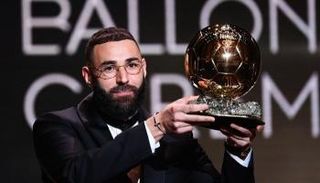 تتويج بنزيما بالكرة الذهبية