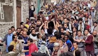 مشاهد مؤثرة من جنازة الناشط المكحل في إب