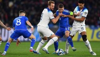 إنجلترا وإيطاليا