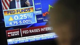 البنوك المركزية تواصل رفع أسعار الفائدة وسط أزمة القطاع المصرفي