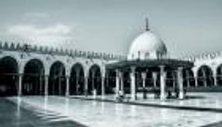 بلد الـ100 ألف مأذنة.. مسجد عمرو بن العاص يخطف قلوب المصريين في رمضان