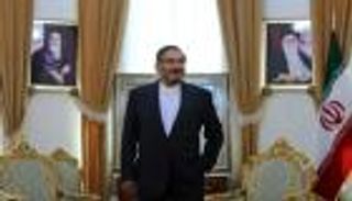 علي شمخاني.. مهندس التهدئة الإيرانية مع جيرانها العرب