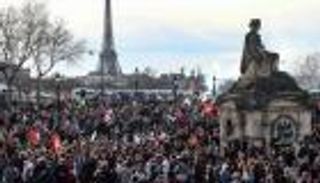 تبعات "باريس.. ثوري".. انقسام السياح حول إصلاح نظام التقاعد