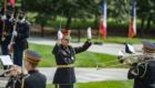 إذا صنعت شريطا موسيقيا لجيش بلادك.. فما الأغاني التي يمكنك تضمينها؟