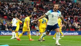 هاري كين مهاجم منتخب إنجلترا ضد أوكرانيا