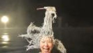 تغير المناخ يضرب أغرب مسابقة في كندا.. قصة الشعر المتجمد