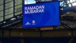 حدث لأول مرة.. لماذا رُفع أذان المغرب في ملعب تشيلسي؟ (فيديو)