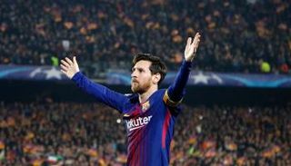 ليونيل ميسي في ملعب ناديه السابق برشلونة