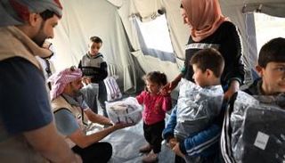 فرق الهلال الإماراتي وزعت أكثر من 10 آلاف حقيبة مدرسية 