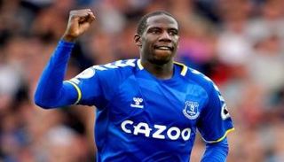 عبدالله دوكوري لاعب إيفرتون