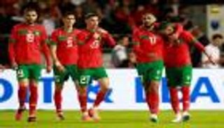 عنصرية واشتباكات مع الشرطة.. 4 مشاهد تشعل مباراة المغرب وبيرو مبكرا