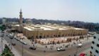 مسجد السيدة زينب.. ملاذ المساكين في قلب القاهرة