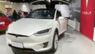 حزام الأمان يخنق "تسلا".. كارثة على الطريق