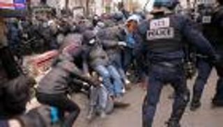 إضرابات وإصابات وقوة مفرطة.. الوجه الأسود لاحتجاجات فرنسا