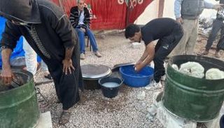 صناعة خبزة التنور في ليبيا خلال شهر رمضان