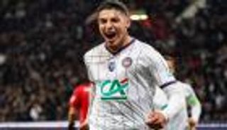 "أفضل من ميسي".. جماهير تولوز تنصب فارس شعيبي ملكا للمدينة