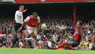 فوز أرسنال 4-2 على ليفربول في 2004