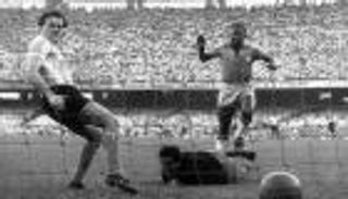 صائمون عن المجد.. قصة 98 خطأ حرمت بيليه من كوبا أمريكا