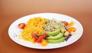 طبق يحوي أطعمة غنية بالألياف