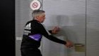 "مشجع تشيلسي الحزين".. هل يخون أنشيلوتي ريال مدريد؟