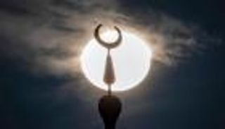 دعاء ليلة القدر مكتوب لتيسير الأمور "اللهم اهدنا فيمن هديت وعافنا فيمن عافيت"
