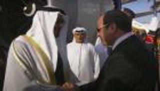 محمد بن زايد يصل إلى مصر والسيسي في مقدمة مستقبليه