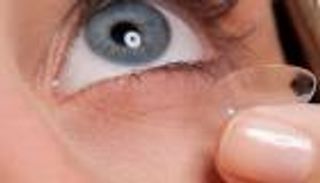 رمضان 2023.. حكم تركيب العدسات اللاصقة وقت الصيام