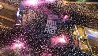 جانب من الاحتجاجات مساء اليوم السبت