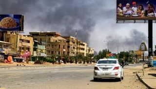 ألسنة الدخان في سماء الخرطوم 