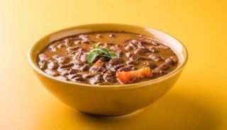 طبق فول بالسجق