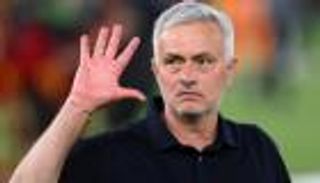 غرفة الملابس.. 4 أسباب وراء سعي باريس سان جيرمان خلف مورينيو