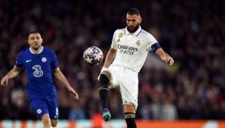 كريم بنزيما في مباراة تشيلسي وريال مدريد