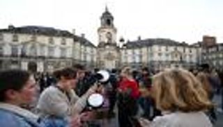 قرع القدور.. احتجاجات غاضبة تخرج ماكرون من "الاعتكاف"