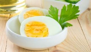 طبق بيض مسلوق