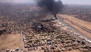 الدخان يتصاعد من مواقع الاشتباكات في الخرطوم